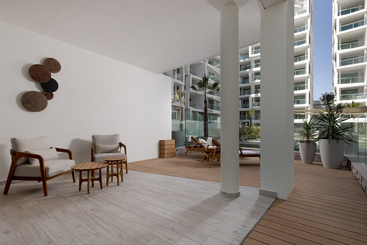 42 Luxury Suites - סוויטת גן דלקס משפחתית עם ג'קוזי Deluxe Garden Suite with Jacuzzi